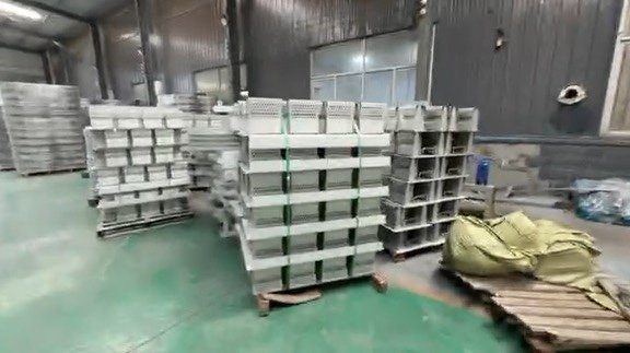 Hump-shaped packing support plate